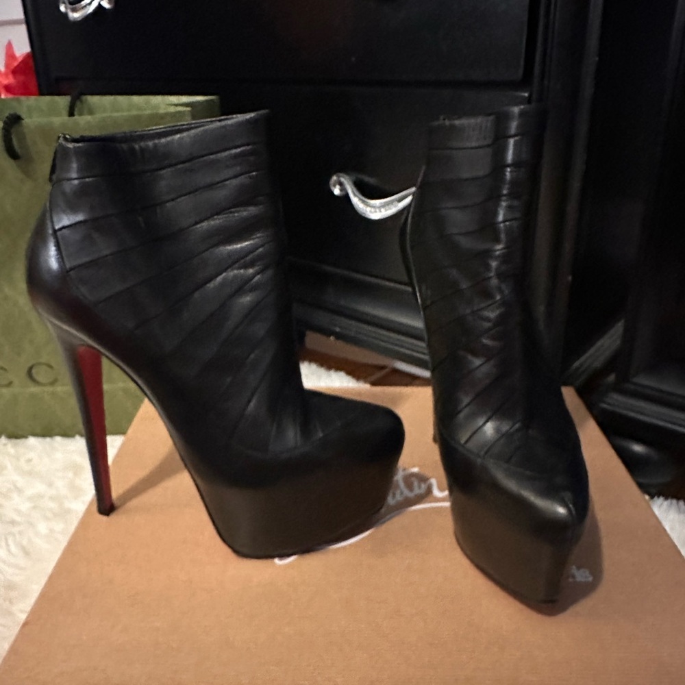 Elegant Black Platform Ankle Boots